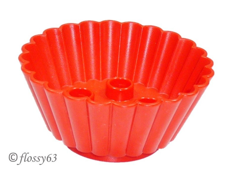 ®™DUPLO - Red Cupcake / Muffin Cup with 2 x 2 Studs ~Retired 2017~ Carousel 1