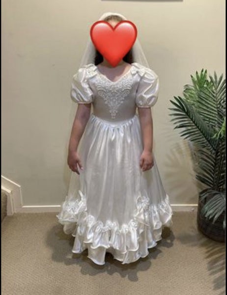 White dress for 1st Holy Communion weddings. Comes with veil. Carousel 1
