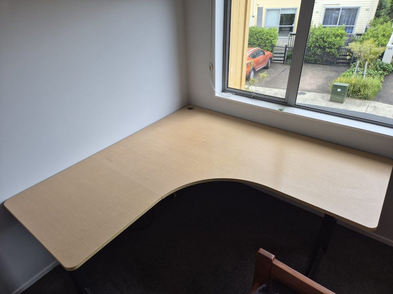 Office desk - solid build Carousel 2