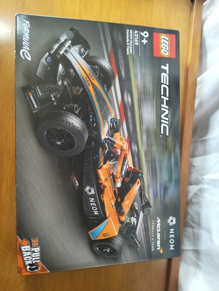 LEGO Technic Neom McLaren Carousel 1