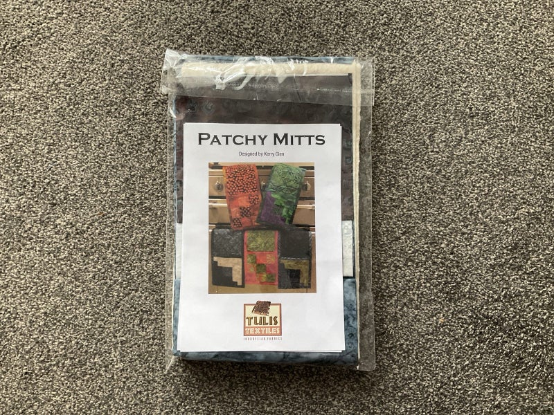 Quilting kit oven mitts NEW Carousel 2