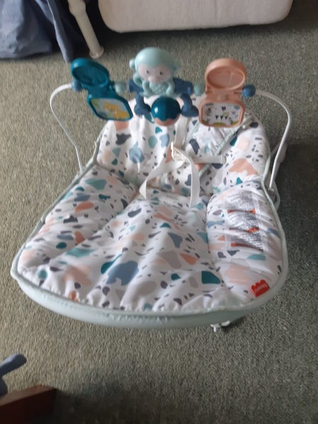 Baby bouncer in excellent condition. Carousel 3