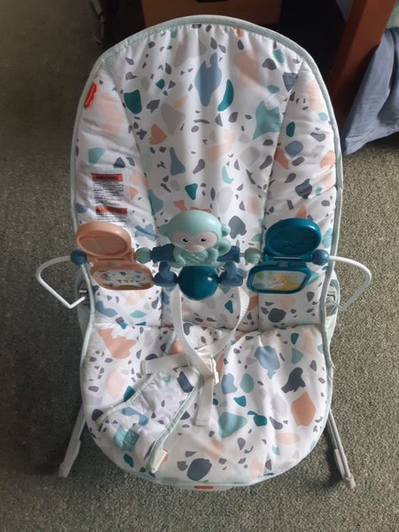 Baby bouncer in excellent condition. Carousel 2
