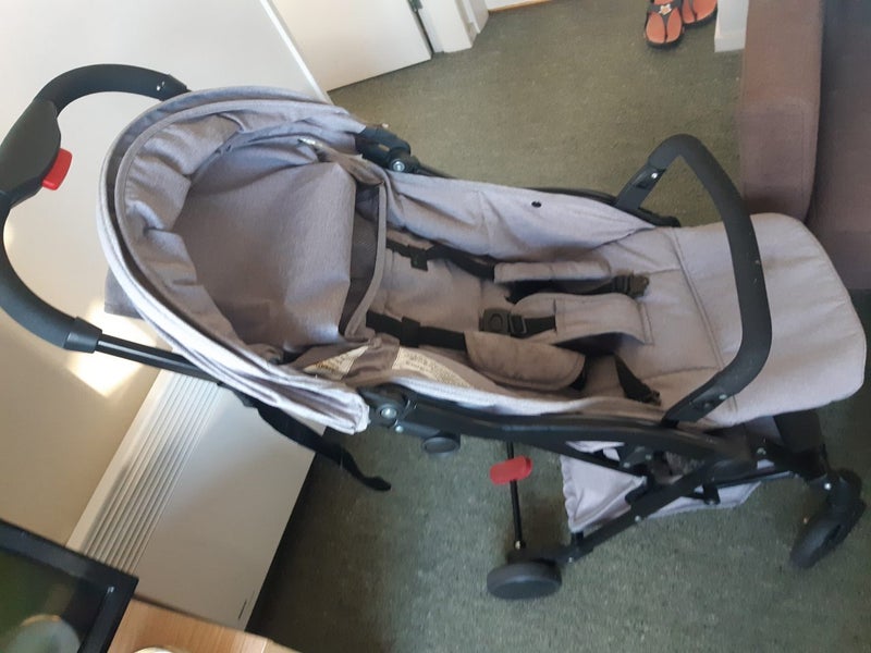 Baby stroller in excellent condition. Carousel 2
