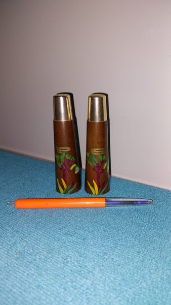 Retro Salt and Pepper Shakers Carousel 1