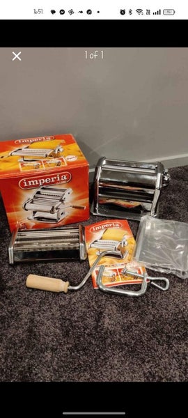 Imperia Pasta Maker Carousel 1