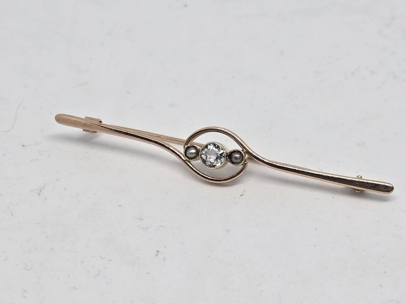 Vintage 9ct Aquamarine with two seeds Pearl Brooch Carousel 1