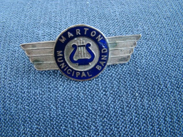 Old New Zealand "Marton Municipal Band" Enamel Cap Badge Carousel 1