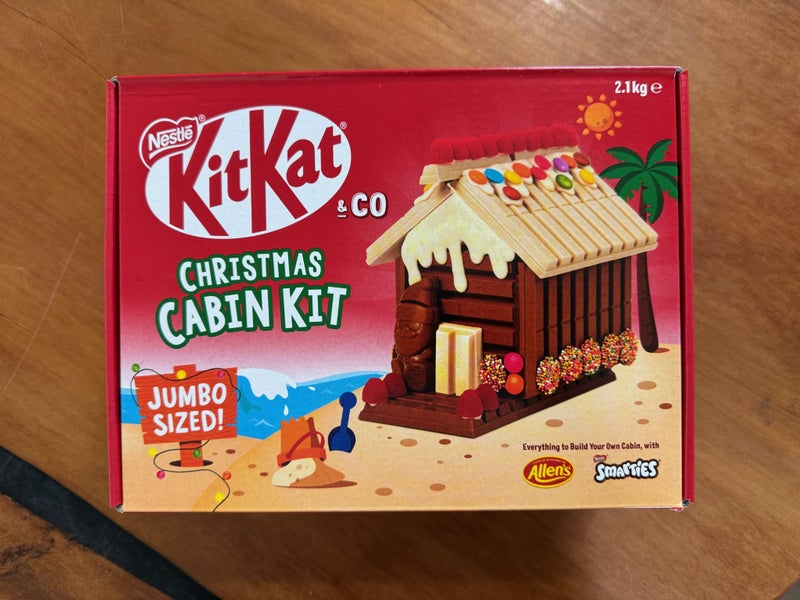 KitKat Christmas Cabin Kit Jumbo Sized 2.1kg Carousel 1