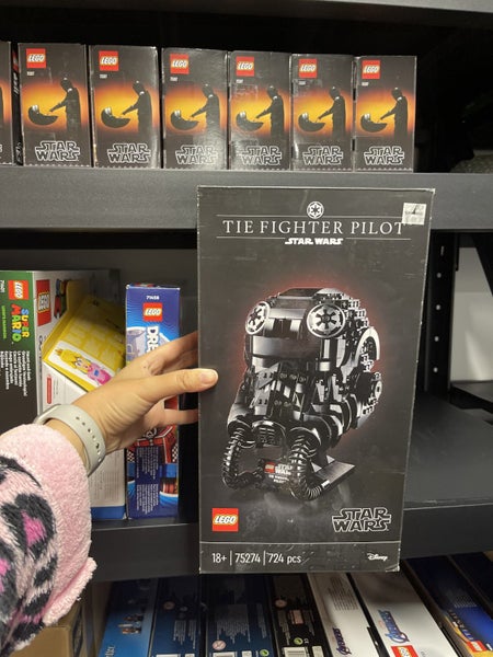 LEGO Star Wars Tie Fighter Pilot Helmet 75274 Carousel 1