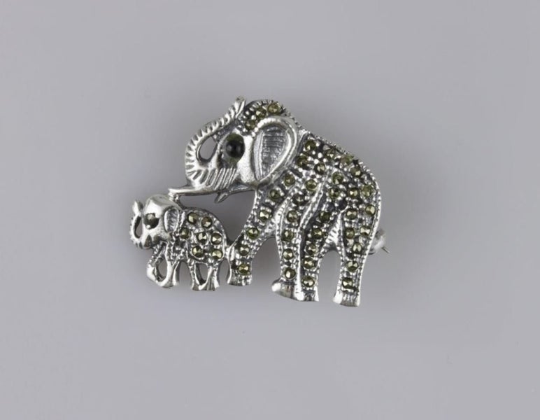 Silver mother & Baby elephant brooch Carousel 1