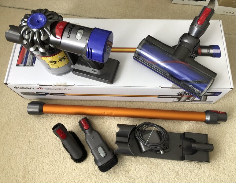 Dyson V8 cordless vacuum cleaner Carousel 2