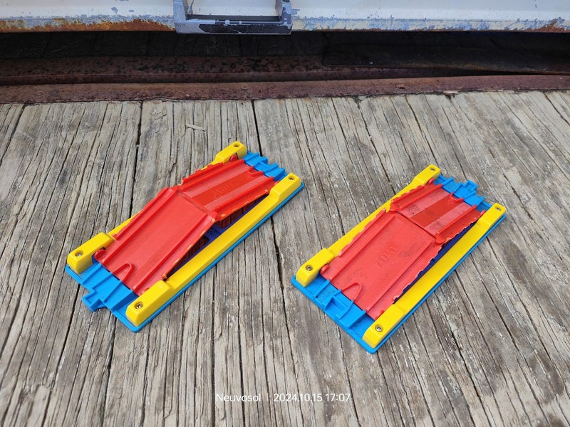 Thomas and Friends Track Accessories 1994 Drawbridge Carousel 1