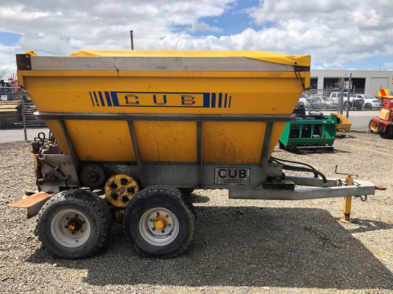 2001 Cub Spreader Carousel 1