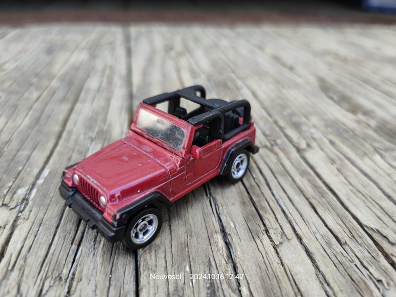 Siku 1342 Jeep Wrangler Open Top Red 1:64 Diecast Model Car Carousel 2
