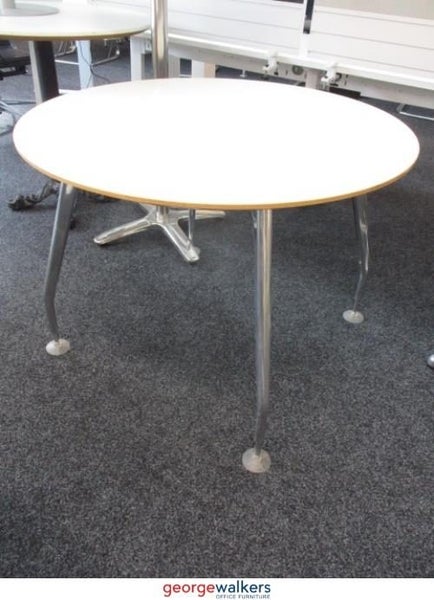 PR5478 - White Round Table Carousel 1