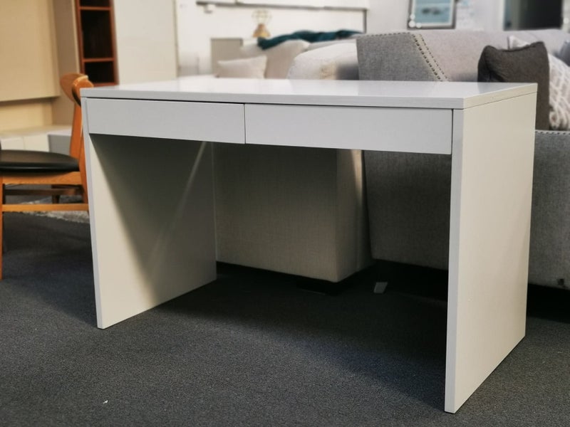 Lumin Computer Desk Carousel 1