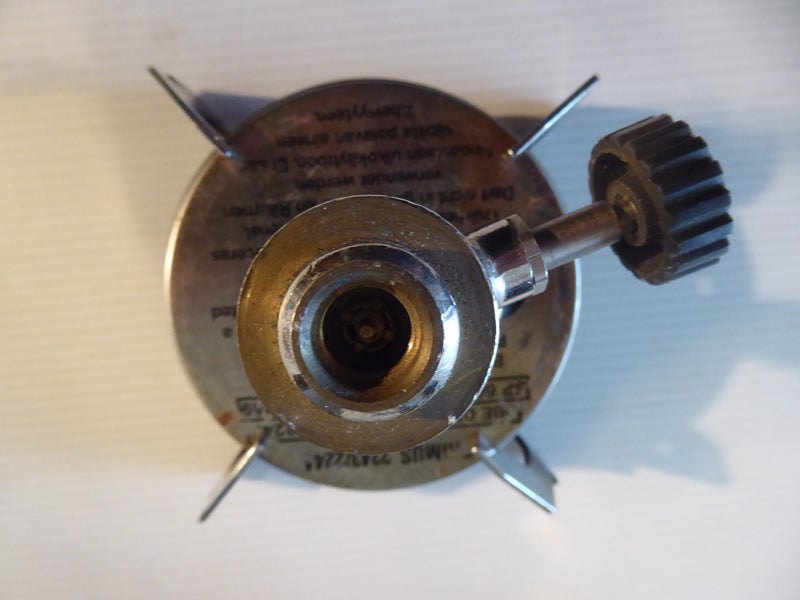 2 x camping lights with a stove top single burner Carousel 2