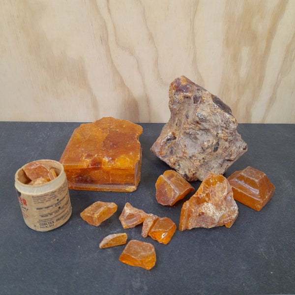 Kauri gum 900g, mix of pieces Carousel 2