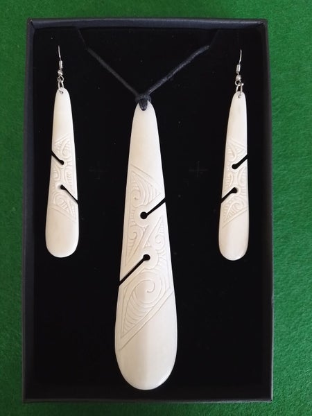 Large Bone Carving Roimata Pendant and Earrings Set in Giftbox Carousel 1