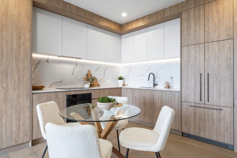 Front-Row Waterfront Seats!64428609235075114