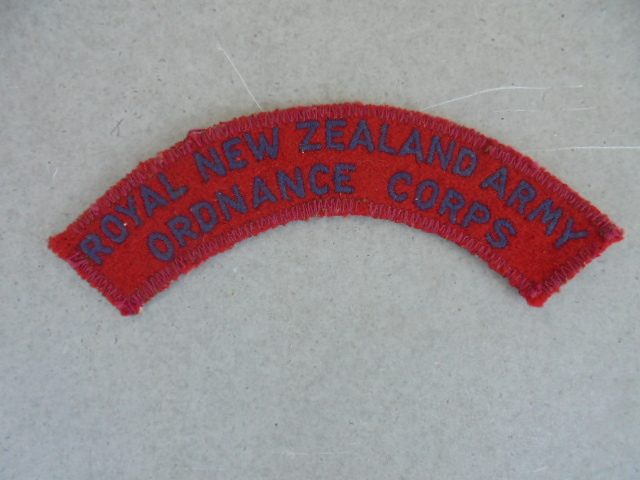 +-+- VINTAGE NZ ARMY CLOTH TITLE #8 -+-+ Carousel 1