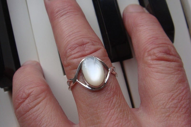 Ring | Mother Of Pearl | Oval 11x8.5mm | size M/N | O | Q/R | 925 Silver #638 Carousel 1