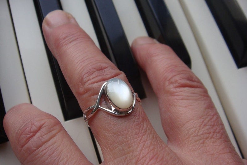 Ring | Mother Of Pearl | Oval 11x8.5mm | size M/N | O | Q/R | 925 Silver #638 Carousel 2