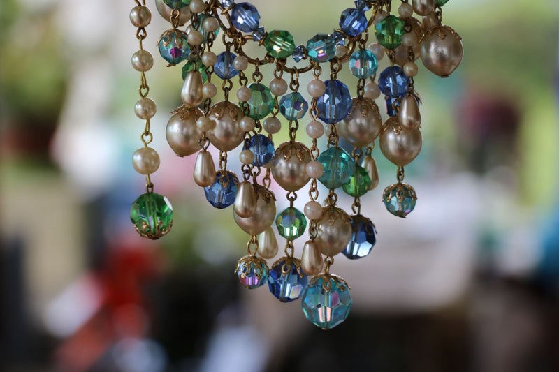 Vintage 50s cut crystal blue green turquoise ab beads and faux pearl choker bib Carousel 2