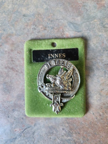 Scottish Vintage clan badge crest pin Innes Carousel 2