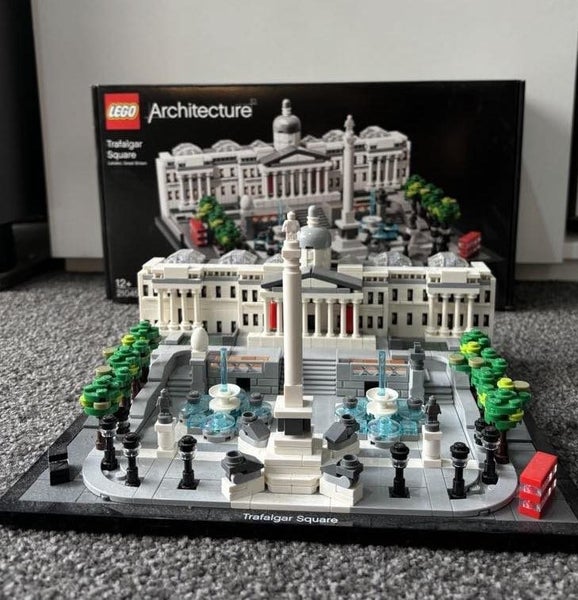 LEGO ARCHITECTURE TRAFALGAR SQUARE 21045 Carousel 1