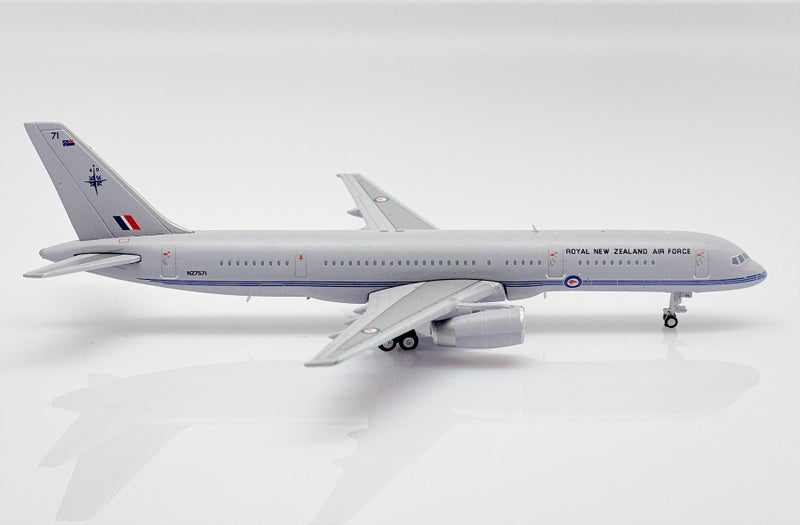 Royal New Zealand Air Force Boeing 757-200 1:400 Carousel 1