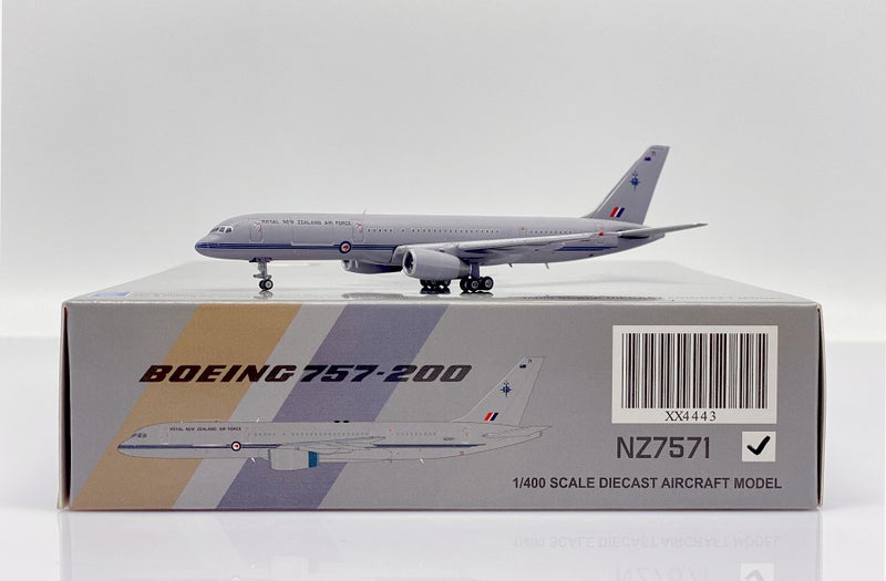 Royal New Zealand Air Force Boeing 757-200 1:400 Carousel 2