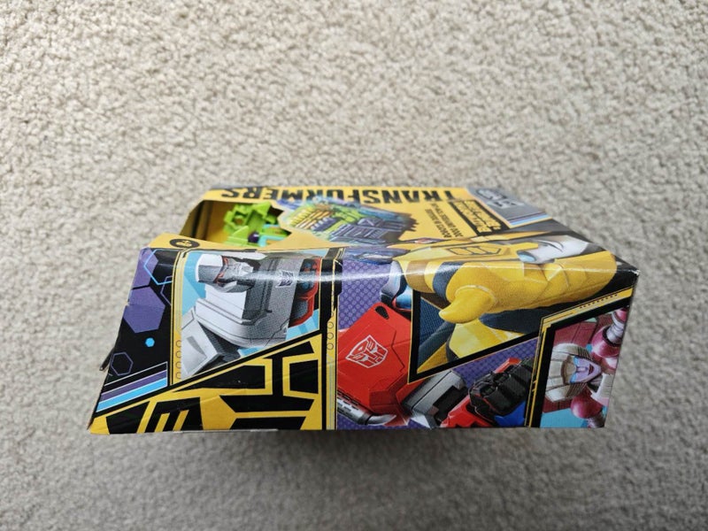 Transformers Buzzworthy Bumblebee Tow-Line Carousel 3