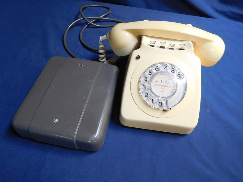VINTAGE TELEPHONE WITH XTRA RINGER BOX Carousel 2