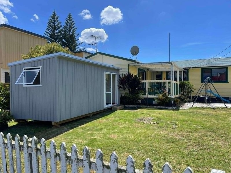 CABINS FOR RENT 6 x 2.4m from $150 / week Carousel 1