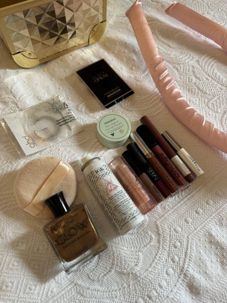 Bulk beauty products makeup and gold box Carousel 4