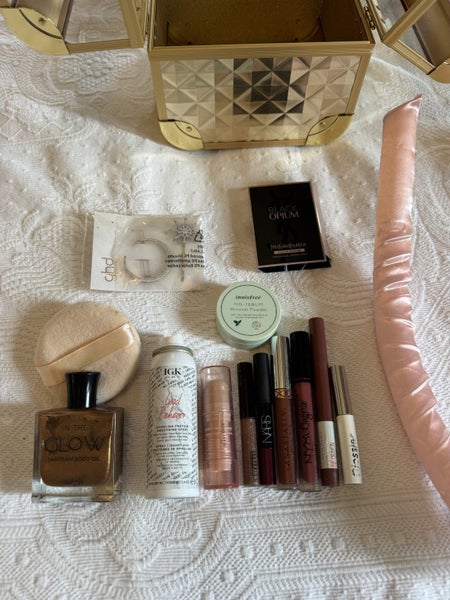 Bulk beauty products makeup and gold box Carousel 2