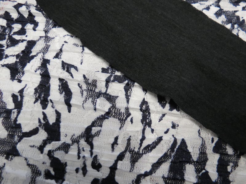 2m Brentwood Navy and White Polyester Stretch Crinkle Lace - 2m Carousel 2