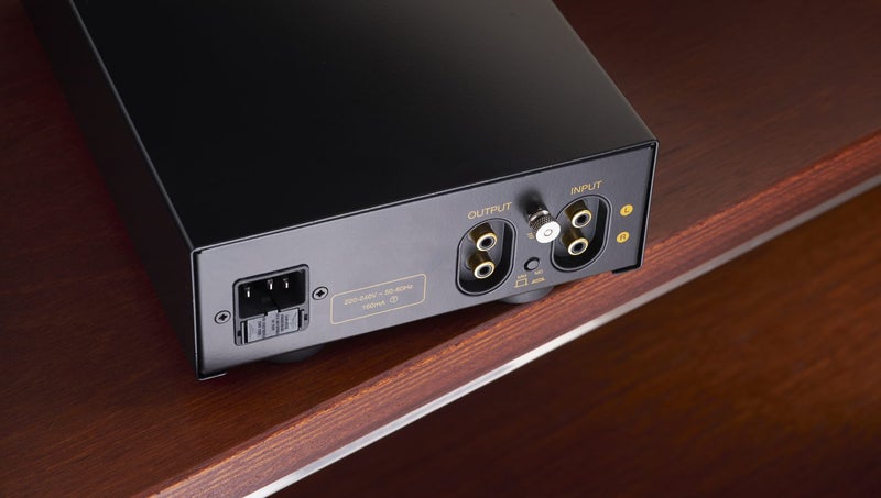 E.A.R. PhonoBox MM/MC Tube phono-stage with volume control Carousel 2