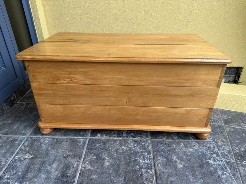 Rimu Blanket Box Carousel 1