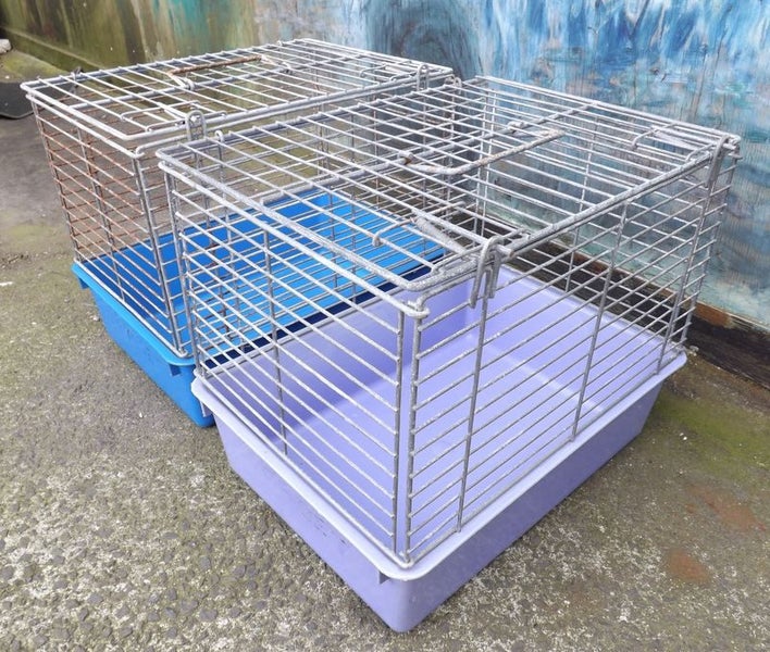 Cat carrier cage (blue one only) Carousel 2
