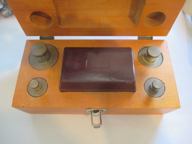 BRASS WEIGHTS SET. VINTAGE .CASED Carousel 1