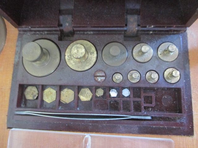 BRASS WEIGHTS SET. VINTAGE .CASED Carousel 5