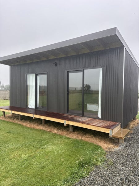Portable Cabin/Sleep out with bathroom 7.4 x 4.8 Carousel 1
