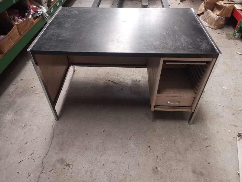 Unwanted Desk Carousel 2