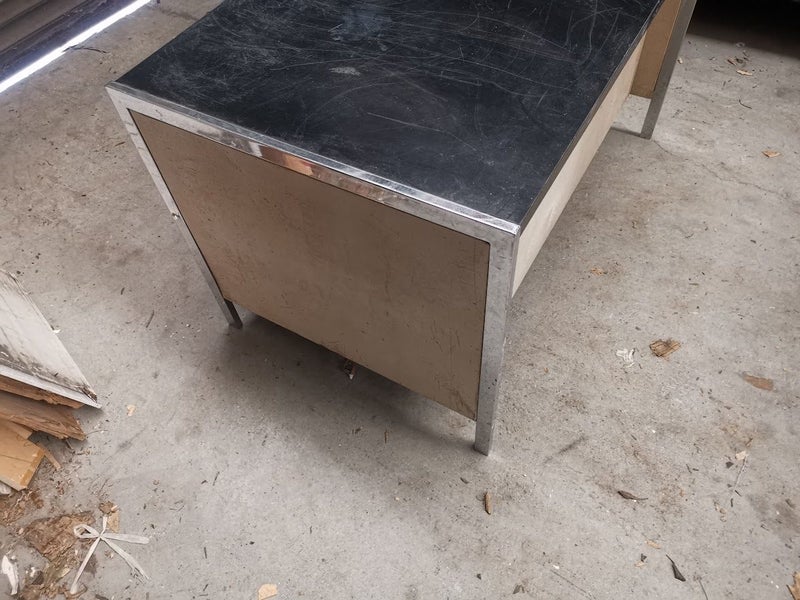 Unwanted Desk Carousel 3