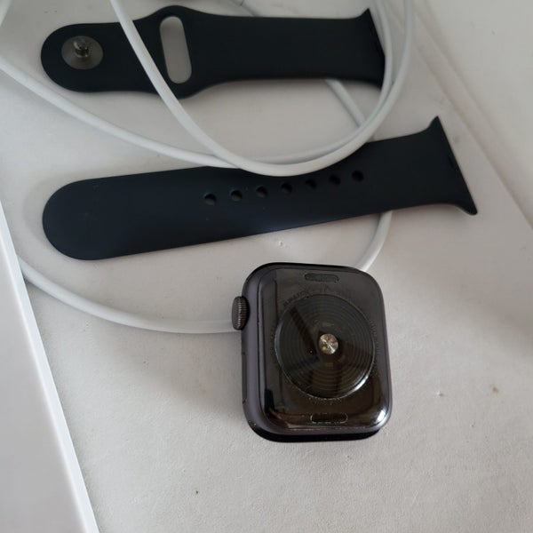Apple Watch Series SE 40mm Carousel 4