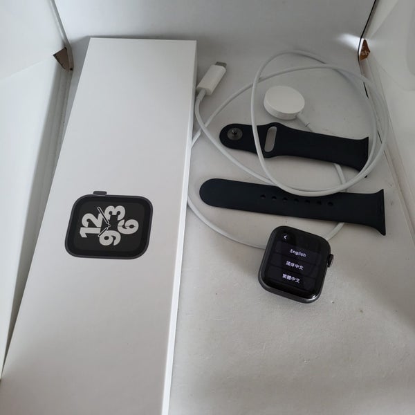 Apple Watch Series SE 40mm Carousel 1