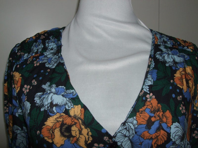 Gorgeous Unworn Floral Top by Capture Sz 14 Carousel 2